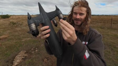 730 km/h a pilové vrtule z karbonu. Australané přelstili fyziku a postavili nejrychlejší dron na světě