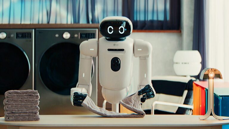 LG humanoid robot CLOiD