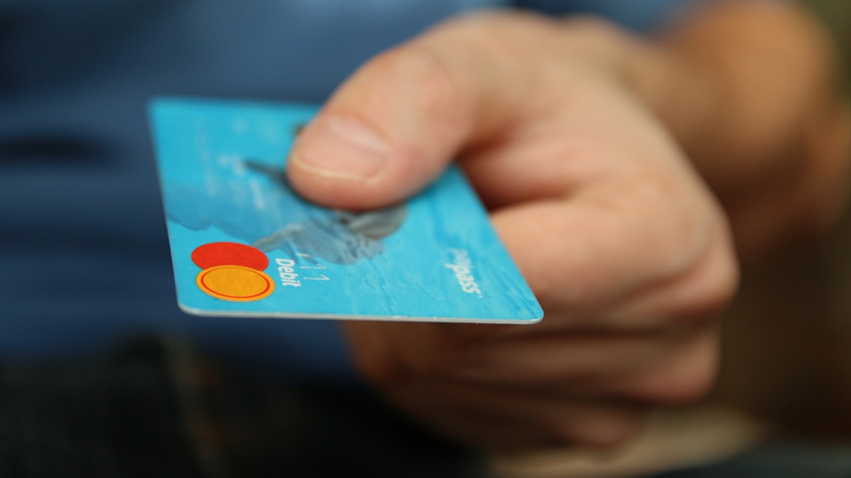 PIN ke kartě má jen 4 číslice, i když by mohl mít 12. Za kuriózním důvodem stojí manželka vynálezce, která si více nezapamatovala