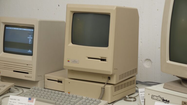 Starý počítač Apple Macintosh, muzeum