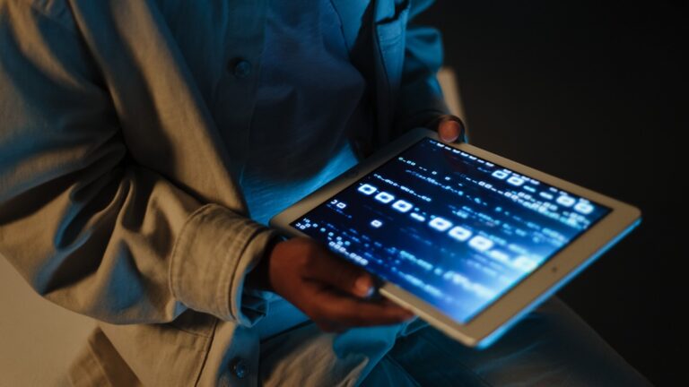 Tablet, číselný kód, malware