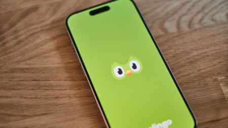 „Duolingo jsem vyměnil za Gemini a za týden se naučil více než za měsíce se zelenou sovou,“ hodnotí redaktor