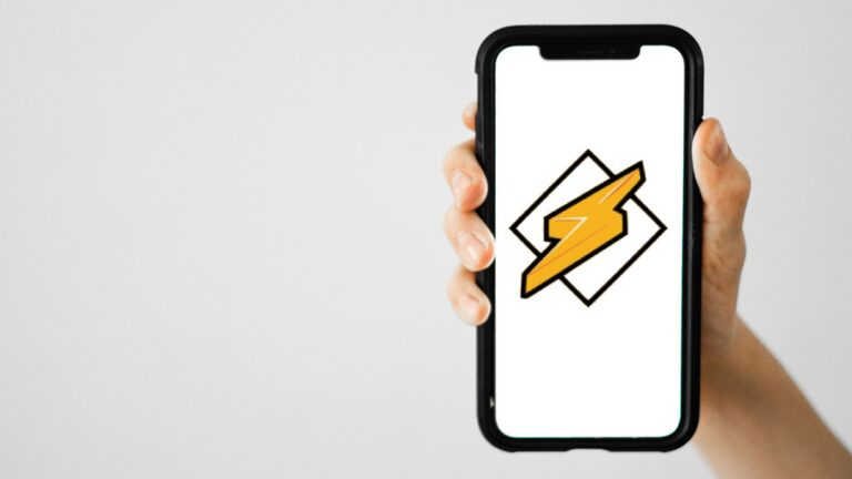 Telefon Android s přehrávačem Winamp, logo