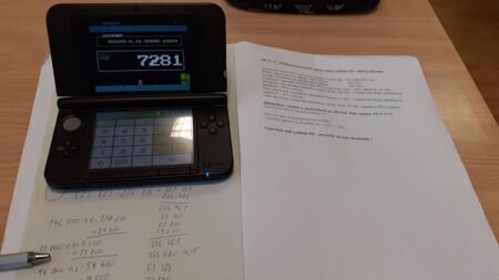 Student si přinesl na písemku Nintendo 3DS místo kalkulačky. Učitel mu to povolil a dostal známku 2+