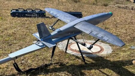 Dron za 125 tisíc Kč odřízl Krym, Rusové ho zaboha neumí sestřelit. Postavil ho bývalý šéf Googlu