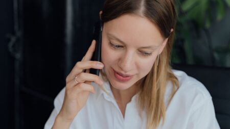 Volá vám máma a prosí o peníze? Android už umí ověřit, jestli je to opravdu ona, nebo podvodník s naklonovaným hlasem