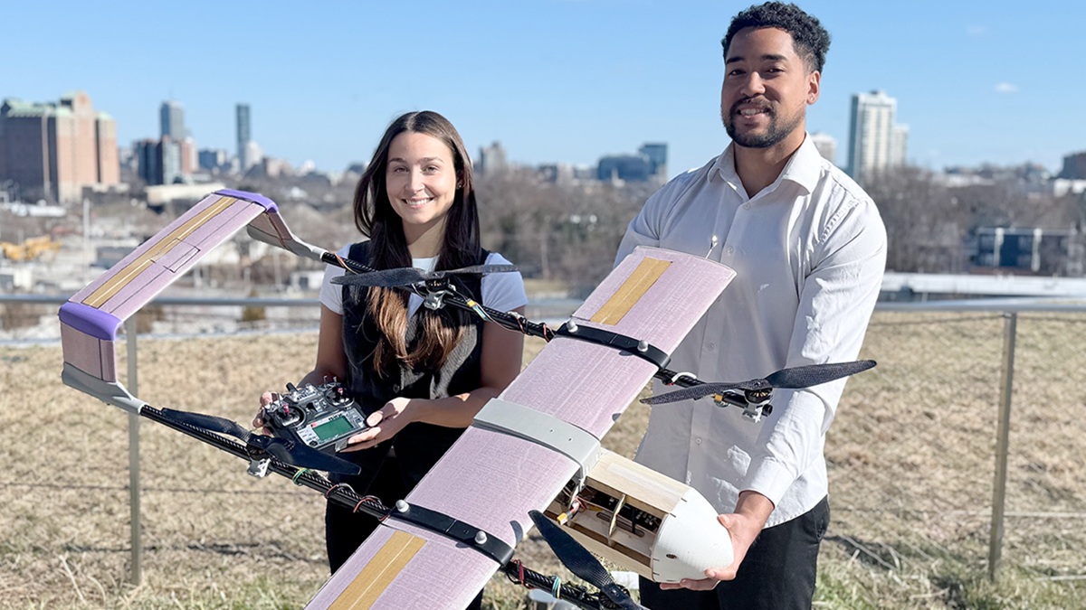 Studenti z Harvardu našli slabinu dronů, tak si vytiskli vlastní na 3D tiskárně. Hledají s ním vorvaně v oceánu