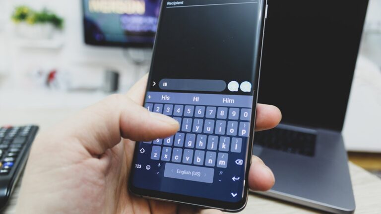 Android telefon Samsung Galaxy S10, klávesnice