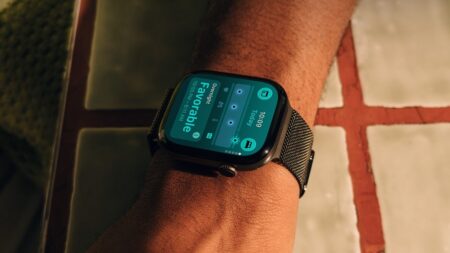 Nové Apple Watch 12 měří srdce každých 5 sekund a přehrají posledních 15 sekund hovoru. V Česku ale narazíte na háček