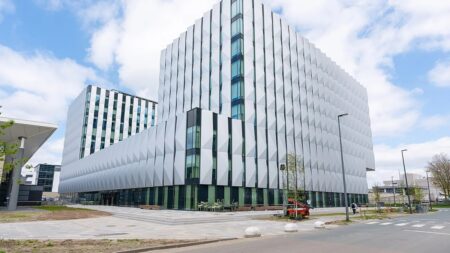 USA obvinily nejcennější firmu Evropy, že propašovala zakázaný stroj do Číny. ASML vyhlásil krizový režim