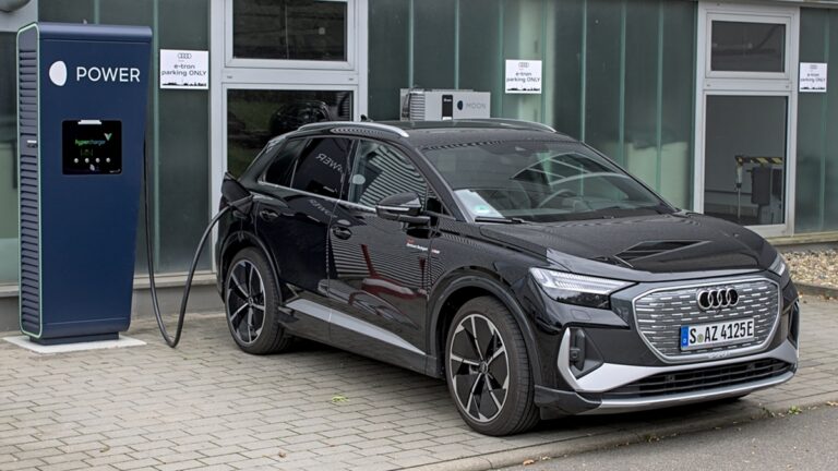 Audi Q4 e-tron elektromobil