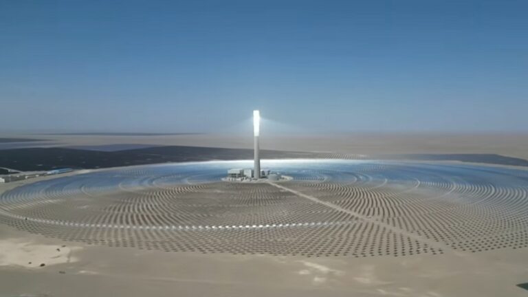 Čína, Gobi, hybridní elektrárna bez baterií