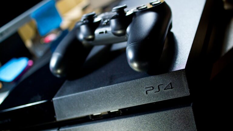 Detail herní konzole PlayStation 4