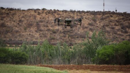 Nad německými vojenskými základnami létají stovky nelegálních dronů. Nikdo neví, kdo je řídí