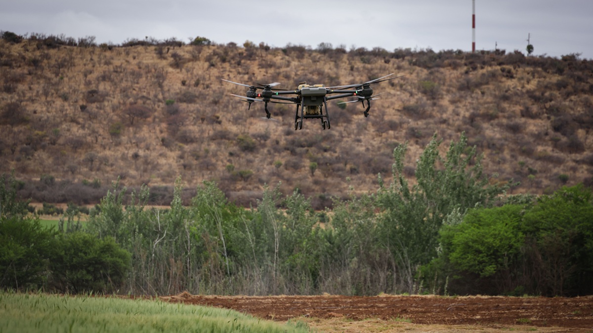 Nad německými vojenskými základnami létají stovky nelegálních dronů. Nikdo neví, kdo je řídí