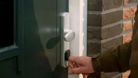 Shelly útočí na krále chytrých zámků. Nový Smart Lock otevře dveře za 2 sekundy a stojí zlomek ceny konkurence