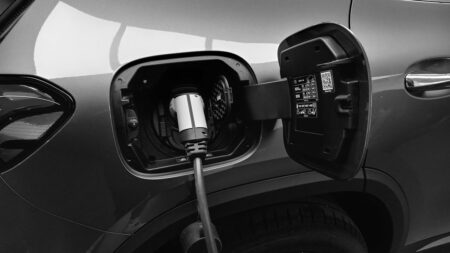 4 minuty a baterie je plná. Čínská automobilka přichází s nabíječkou, která je 6krát rychlejší než Tesla Megacharger