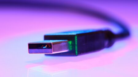 Barva USB portu má svůj význam, prozradí vám rychlost i funkce. Většina lidí to neví a celý život ji ignoruje
