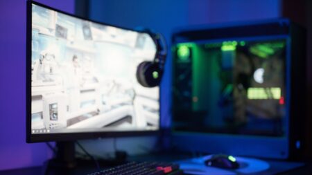 OLED monitor testovali 21 měsíců v kuse, 8 hodin denně. Výsledky vyděsí každého, kdo u něj pracuje