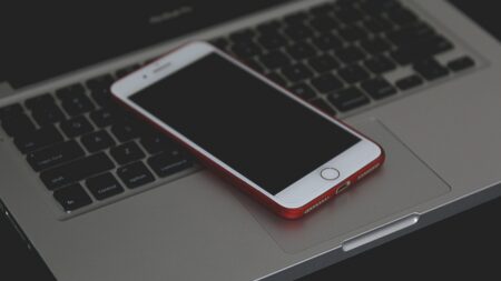 Kdo máte starší iPhone nebo iPad, jednejte. Apple právě vydal kritickou aktualizaci, bez níž riskujete hodně