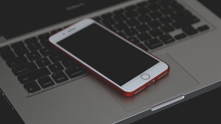 Kdo máte starší iPhone nebo iPad, jednejte. Apple právě vydal kritickou aktualizaci, bez níž riskujete hodně