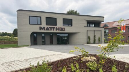 3D tiskárna postavila zdi domu za 105 hodin a místo sedmi zedníků stačili dva. Stavba ale odhalila nečekaný problém