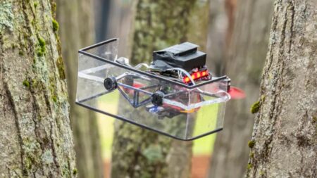 Dron se orientuje jako netopýr a nepotřebuje kameru ani lidar. Stačí mu ultrazvuk a AI, která se řídí hlukem vrtulí