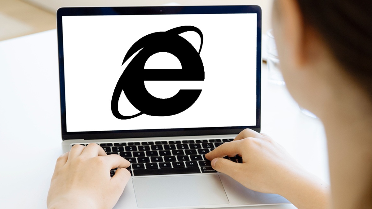 Byl dobrý jenom ke stažení Chromu, přesto Internet Explorer stále žije a odmítá zemřít. Bylo stanoveno nové datum