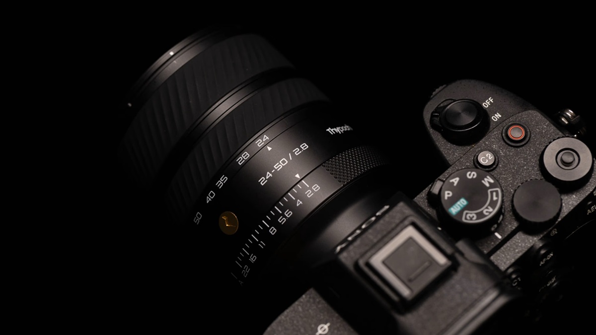 Únik se potvrdil: Čínská firma vydala svůj první fullframe zoom Voyager 24-50mm f/2.8 s autofokusem. Nikdy dříve to nezkusila