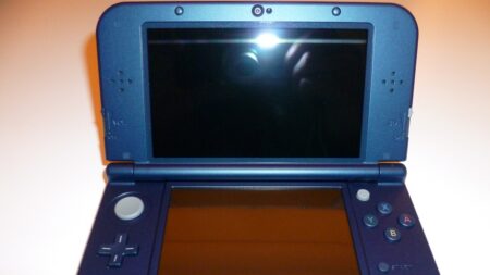 Poslal Nintendu rozbitý 3DS z dětství a dostal zpět dva úplně nové handheldy. Jeden z nich je vzácná speciální edice