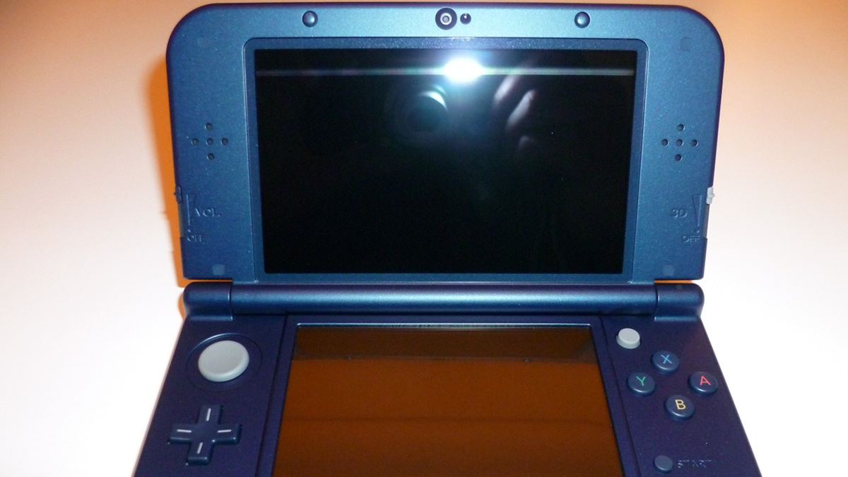 Poslal Nintendu rozbitý 3DS z dětství a dostal zpět dva úplně nové handheldy. Jeden z nich je vzácná speciální edice