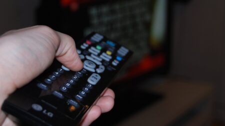 Na 3 sekundy podržte tlačítko „0“ na ovladači od LG televize. Otevře se skryté menu, o kterém většina majitelů neví