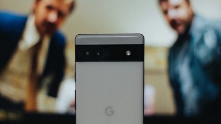 Uvolněte místo v telefonu bez mazání fotek a aplikací. Google Fotky ukrývají gigabajty zbytečných souborů