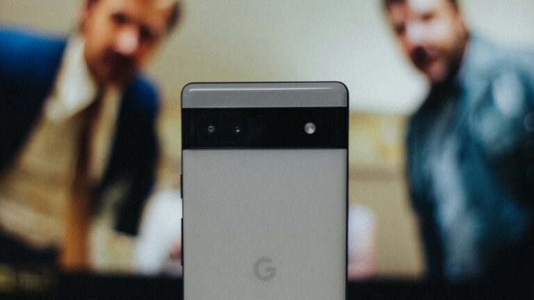 Šedý telefon Google Pixel, Android, muži