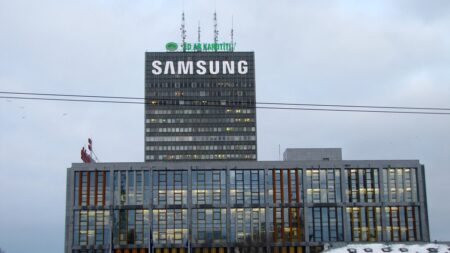 Samsung jednou aktualizací zabil dva fitness náramky Galaxy Fit. Kdo ji nainstaluje, přijde o funkční zařízení bez náhrady