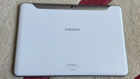 Koupil Samsung Galaxy Tab za 14 tisíc Kč a od té doby se k Samsungu nevrátil. Počáteční nadšení skončilo zklamáním