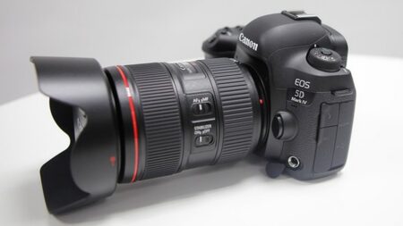 Canon po 20 letech ukončil výrobu nejslavnější zrcadlovky všech dob. Kdo ji chce novou, musí si pospíšit