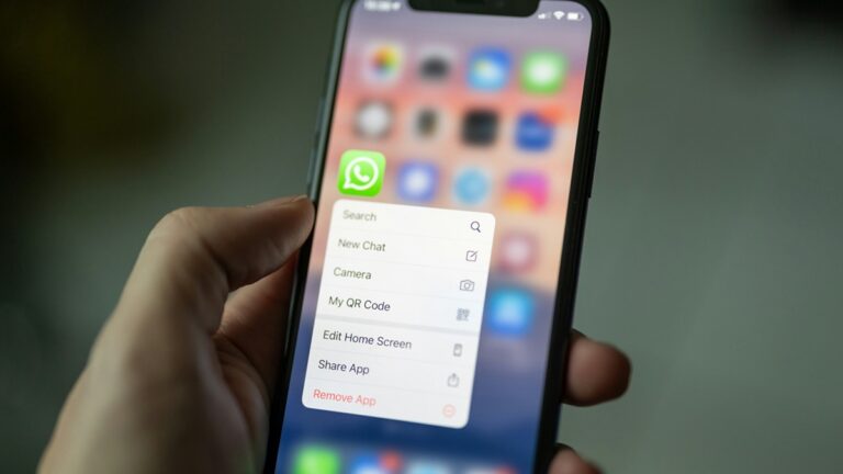 Android telefon, nabídka aplikace WhatsApp