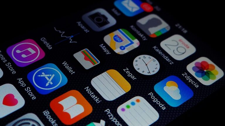 Apple, menu iPhonu, telefon