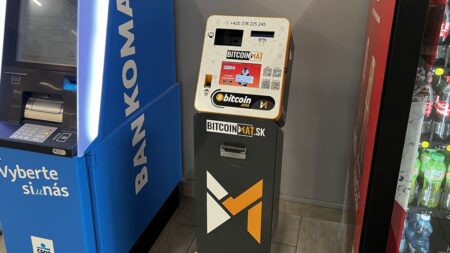 Zavolala jí „bankéřka“ a ona během pár dnů vložila 5,5 milionu do bitcoinmatu. Peníze zmizely a už se nevrátí