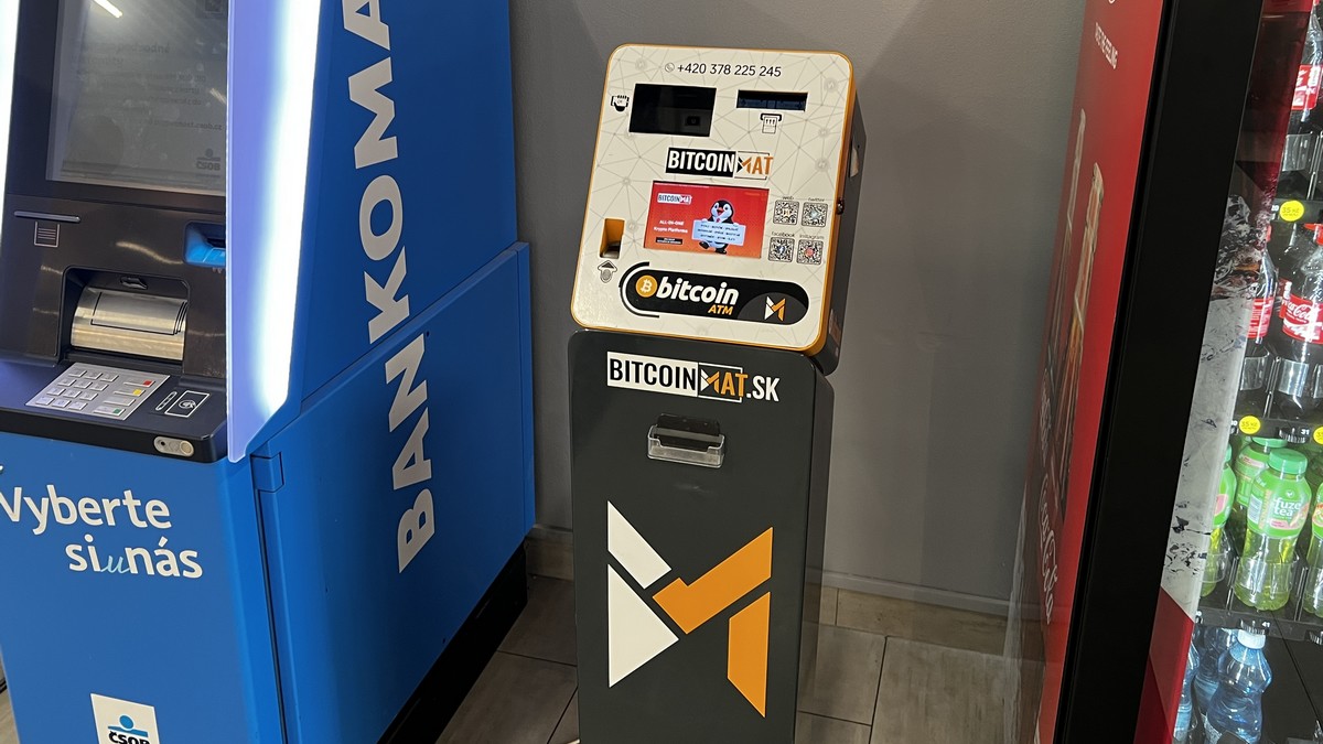 Zavolala jí „bankéřka“ a ona během pár dnů vložila 5,5 milionu do bitcoinmatu. Peníze zmizely a už se nevrátí