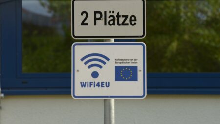 Evropa pokrývá tisíce měst bezplatnou Wi-Fi a většina Čechů o ní neví. Stačí aplikace v telefonu a jste on-line