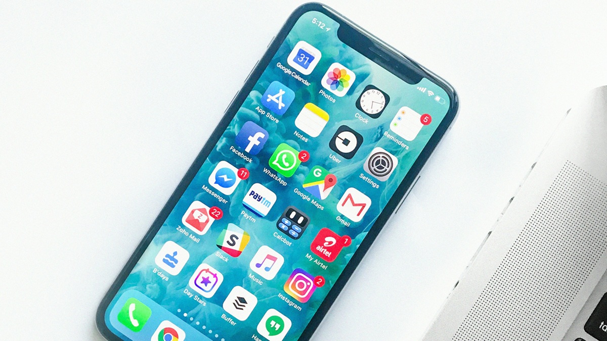 Výřez pro kameru v telefonu zabírá místo a nic nedělá. Jedna aplikace z něj udělá zkratkové centrum pro cokoliv