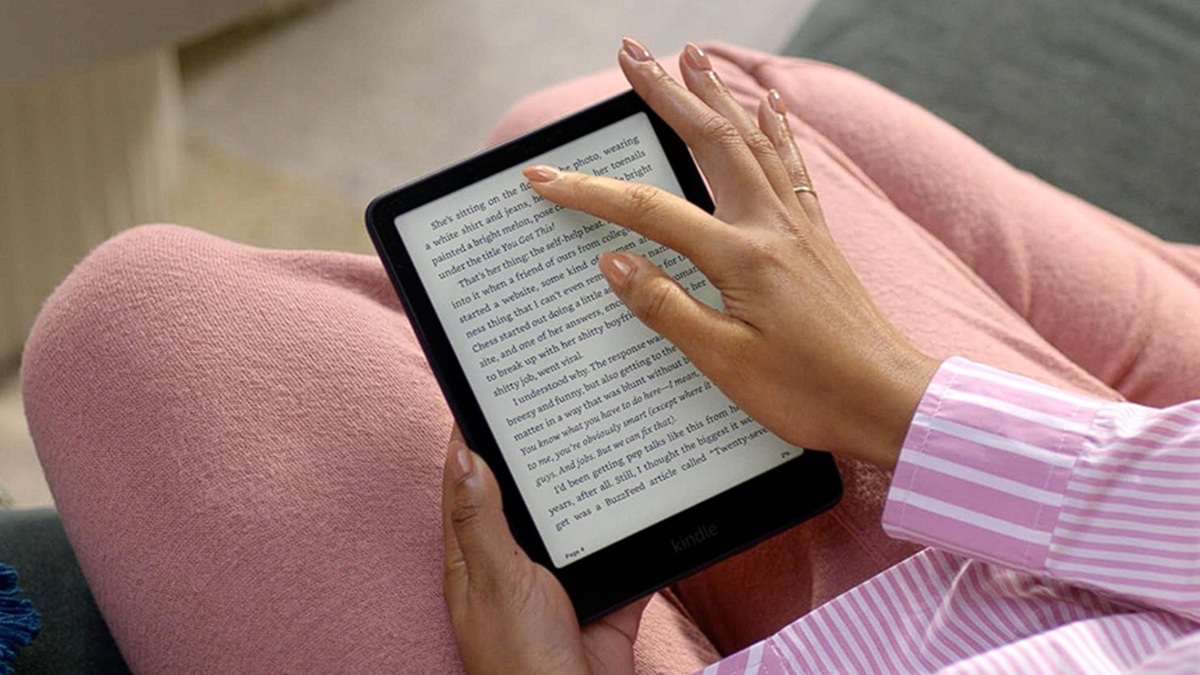 Amazon představil tři nové Kindle najednou. Jeden má barevný displej a mění pravidla hry pro čtenáře e-knih