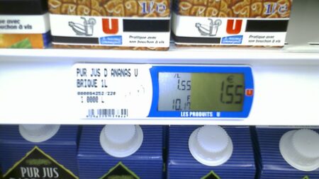 Supermarkety nasazují elektronické cenovky a zákazníci se bojí oprávněně. Cena se může změnit, zatímco nakupujete