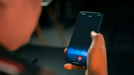 Umělá inteligence Siri nebo Gemini jako osobní překladatel na dovolené: Jak mluvit cizím jazykem v reálném čase