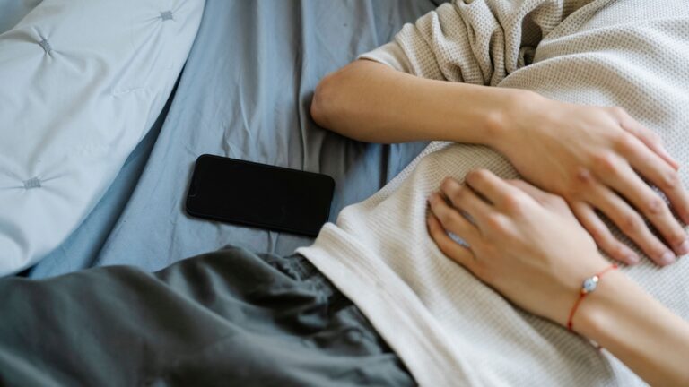Ležící člověk, pomoc, Android telefon