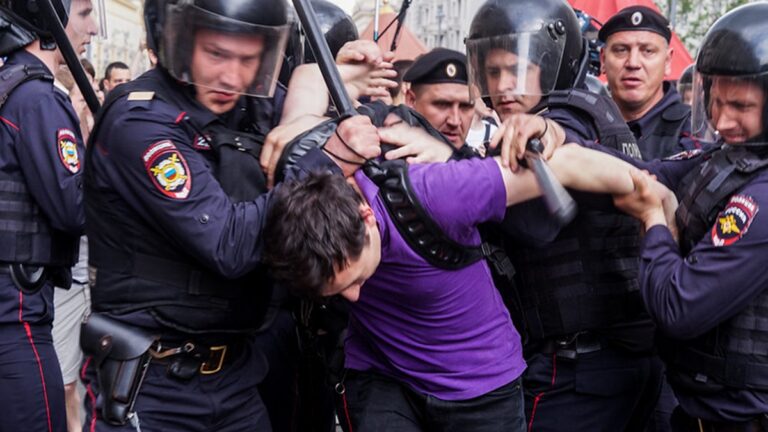 Mladík, policie, porušení zákona