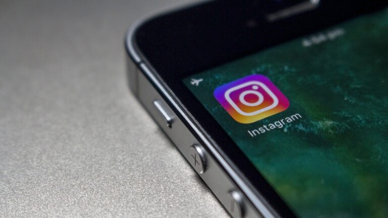 Mobilní telefon Android, ikona Instagramu