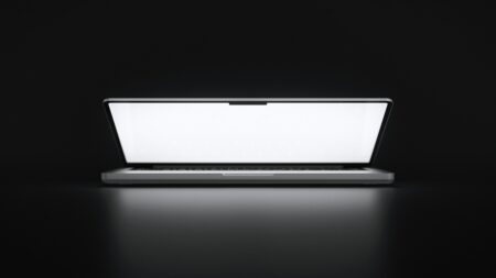 Apple roky odmítal dotykový displej u MacBooku a říkal, že nedává smysl. Teď ho chystá sám a rovnou přidává OLED